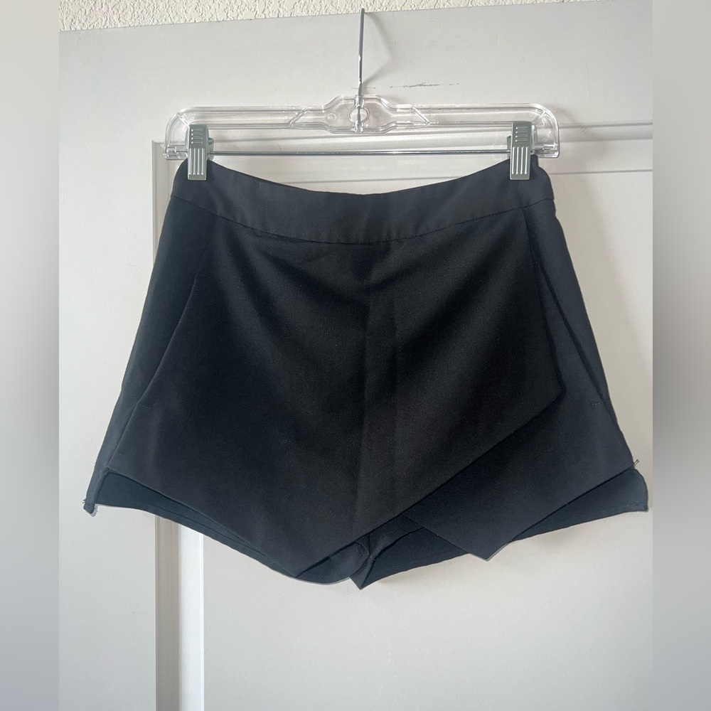 Asymmetrical Mid-rise Mini Skort in Black Size Small